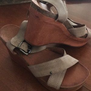 Neutral Platform Sandal